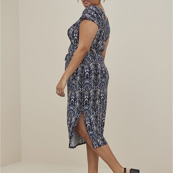 Torrid Chevron Print Midi Dress NWT - Picture 2 of 4